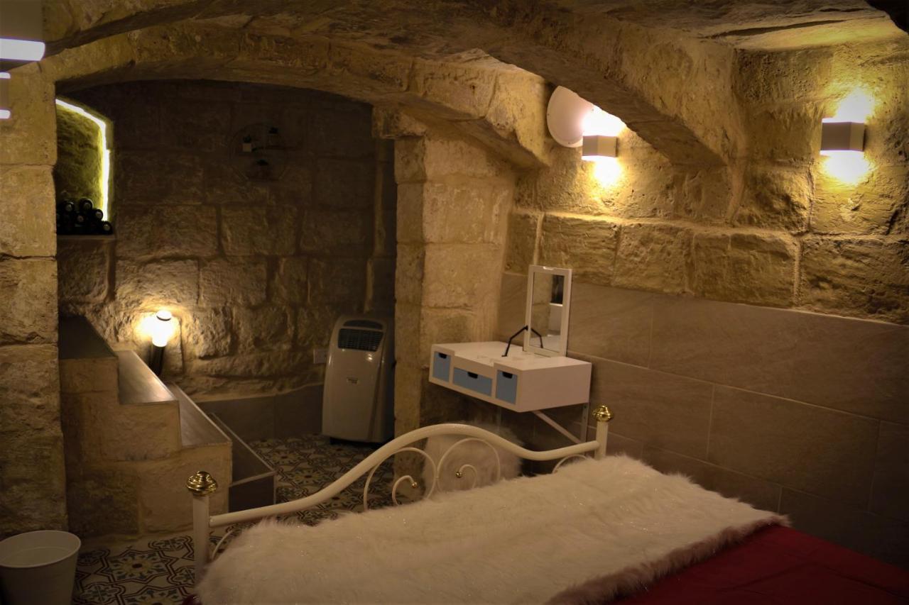 Malta'S Naughtiest Cabaret Apartment อิล-เฟอร์ยานา ภายนอก รูปภาพ