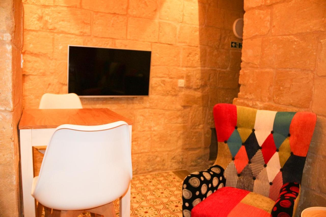 Malta'S Naughtiest Cabaret Apartment อิล-เฟอร์ยานา ภายนอก รูปภาพ