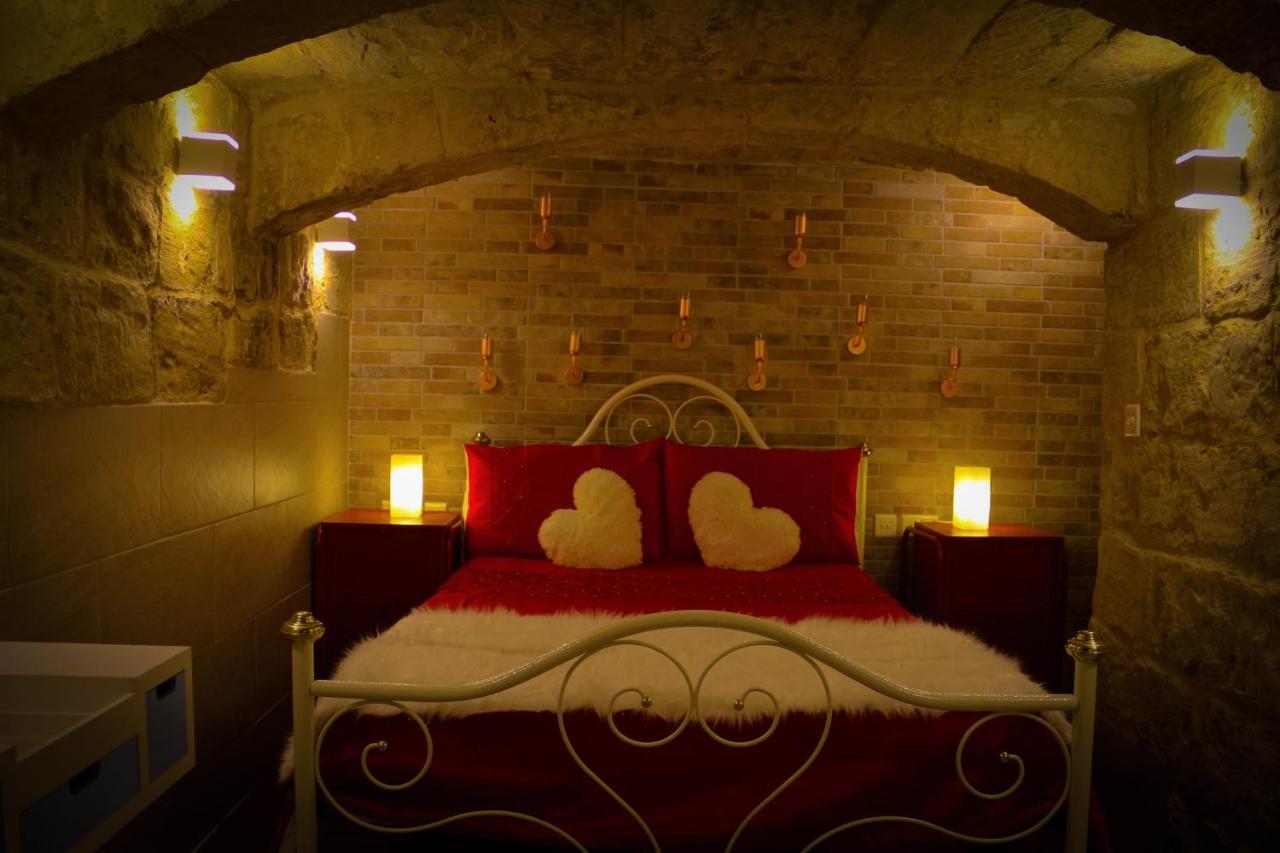 Malta'S Naughtiest Cabaret Apartment อิล-เฟอร์ยานา ภายนอก รูปภาพ