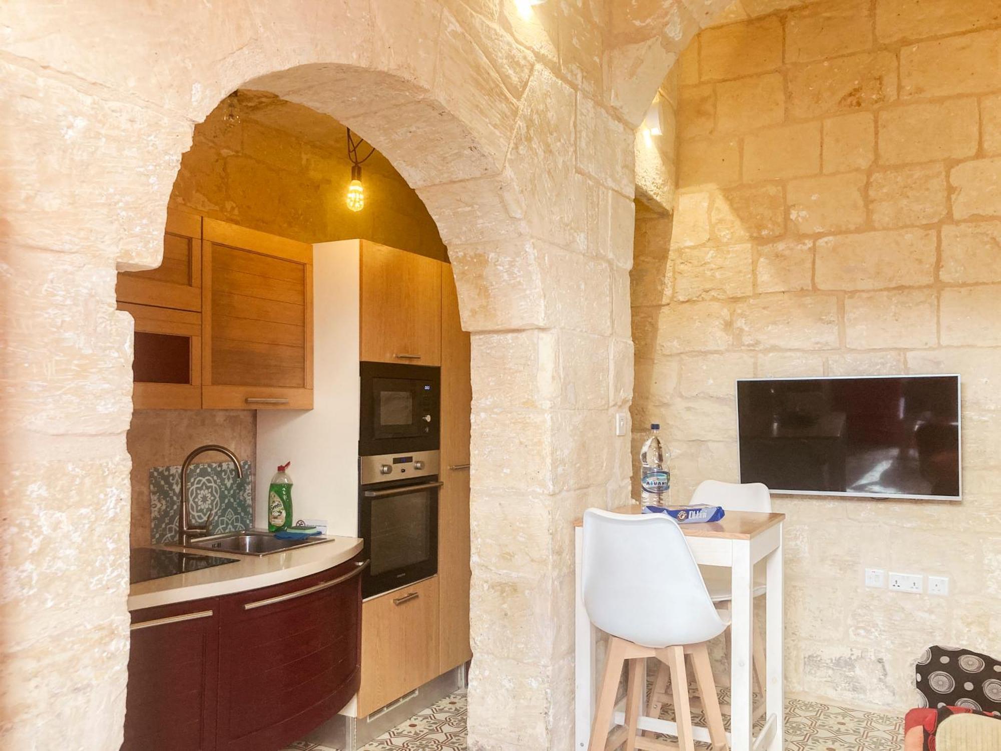 Malta'S Naughtiest Cabaret Apartment อิล-เฟอร์ยานา ภายนอก รูปภาพ