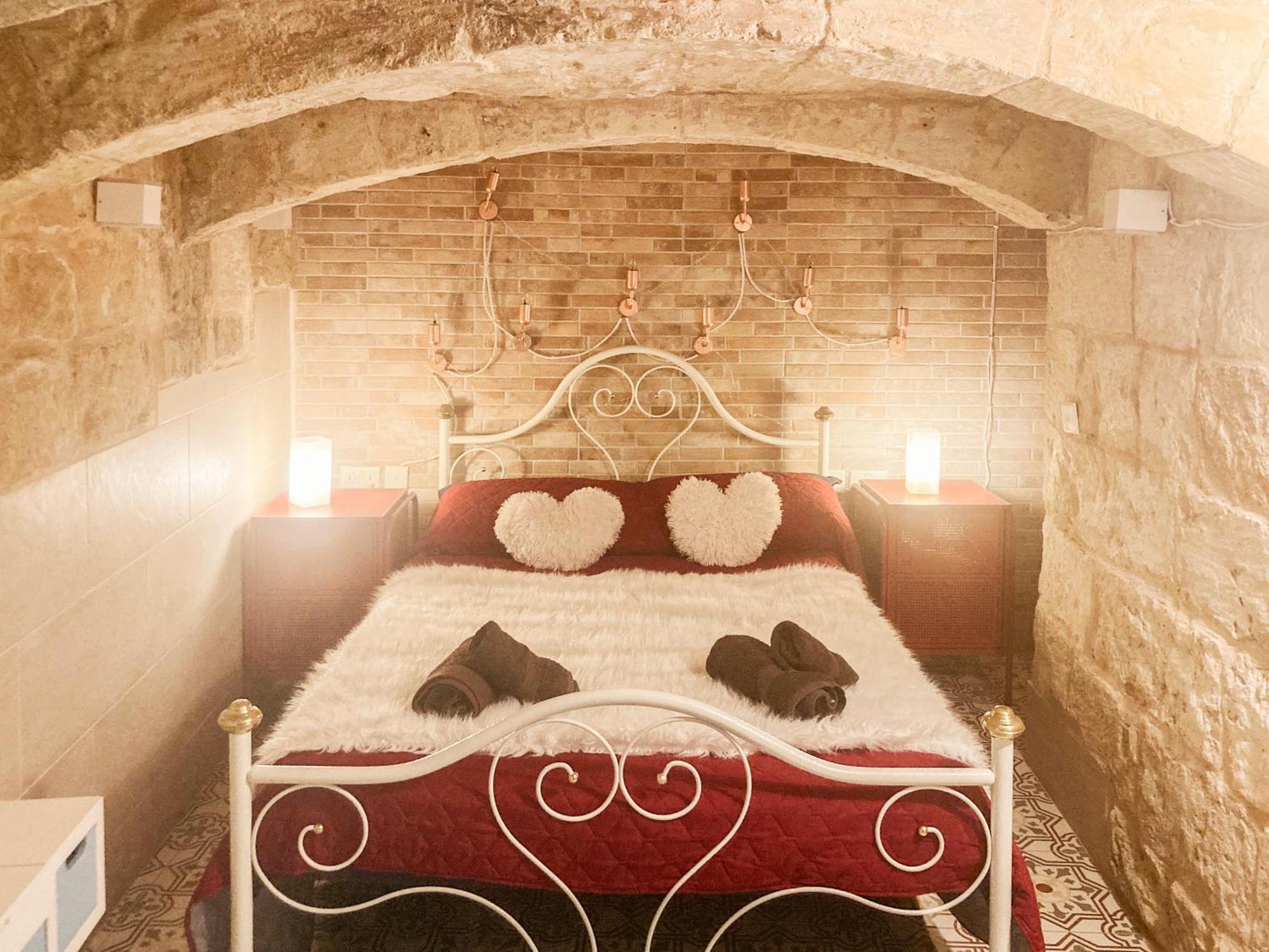 Malta'S Naughtiest Cabaret Apartment อิล-เฟอร์ยานา ภายนอก รูปภาพ