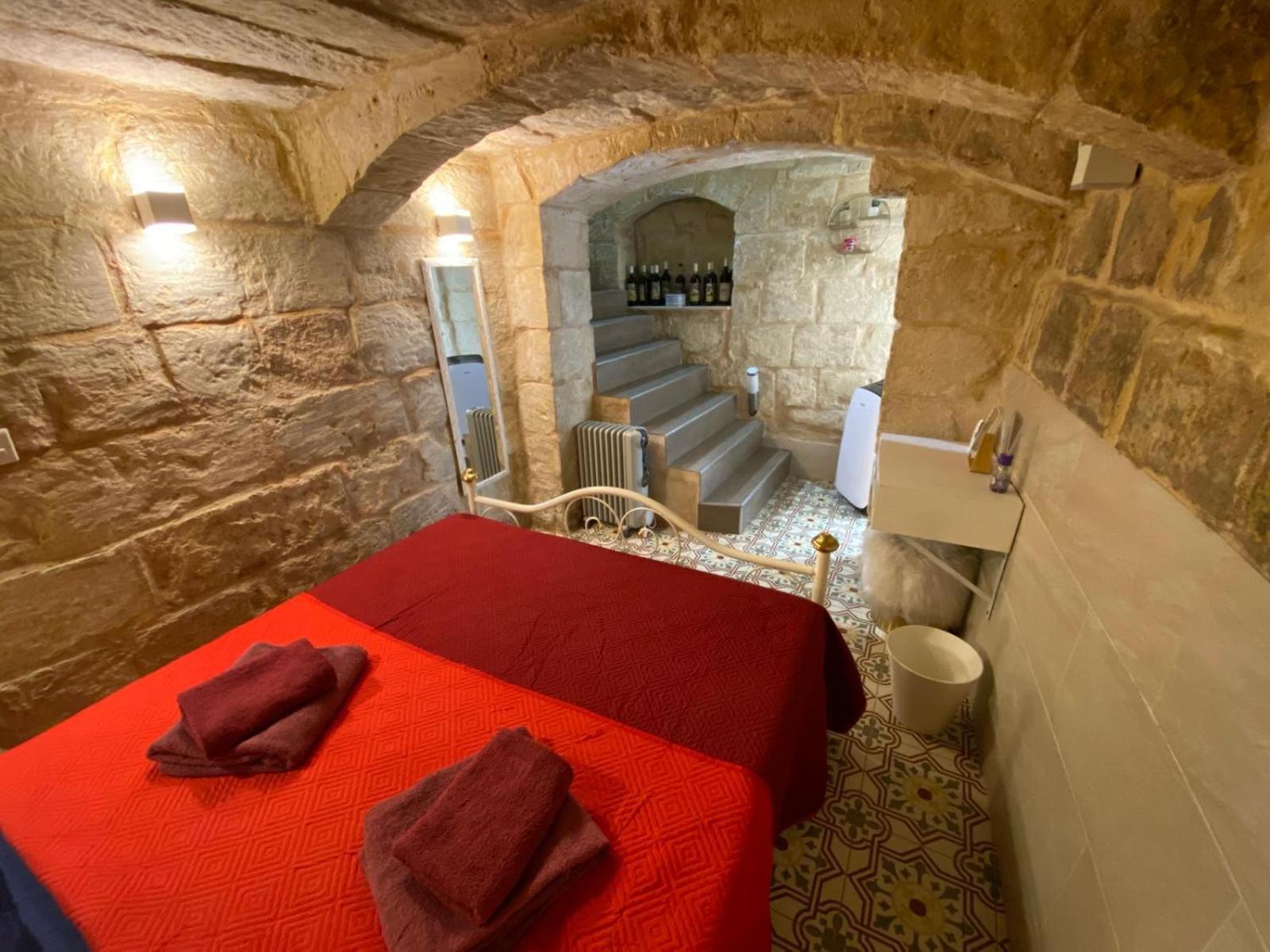 Malta'S Naughtiest Cabaret Apartment อิล-เฟอร์ยานา ภายนอก รูปภาพ