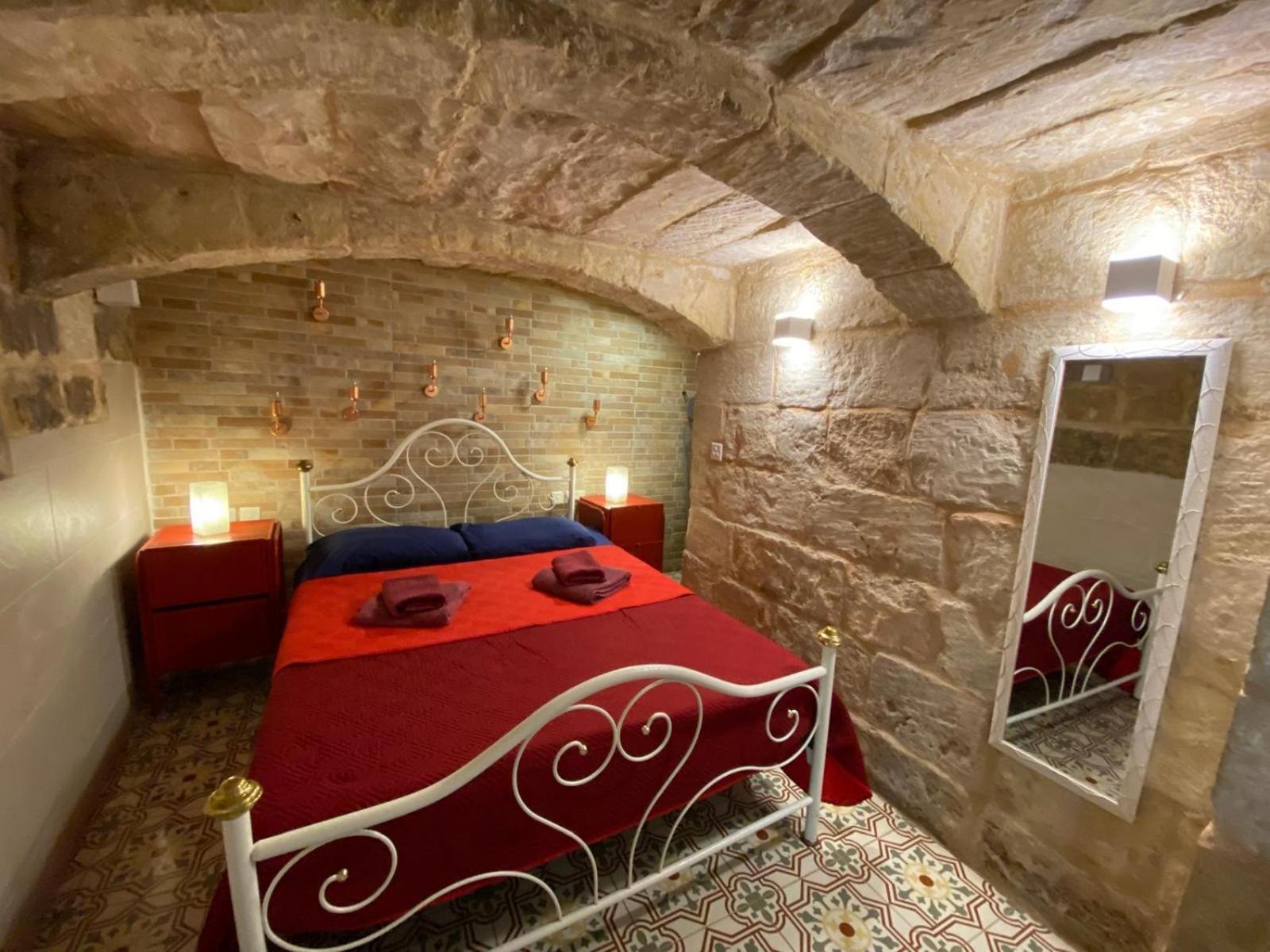 Malta'S Naughtiest Cabaret Apartment อิล-เฟอร์ยานา ภายนอก รูปภาพ